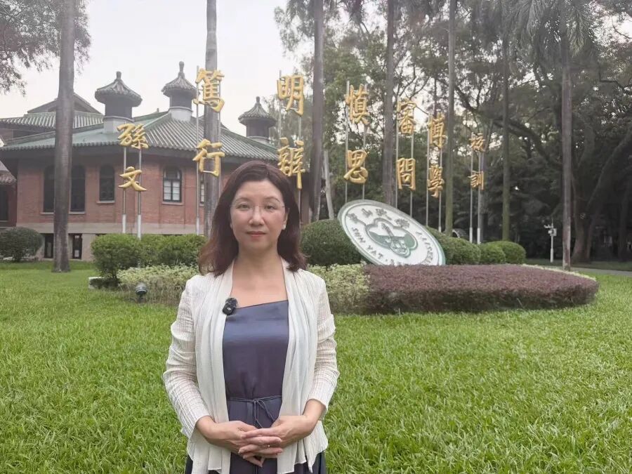 每逢周末,李伟欣在中大南校区上课 图片
