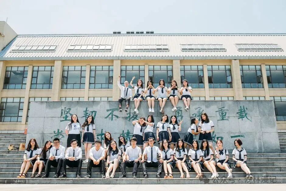 不同学校的校门拼接图