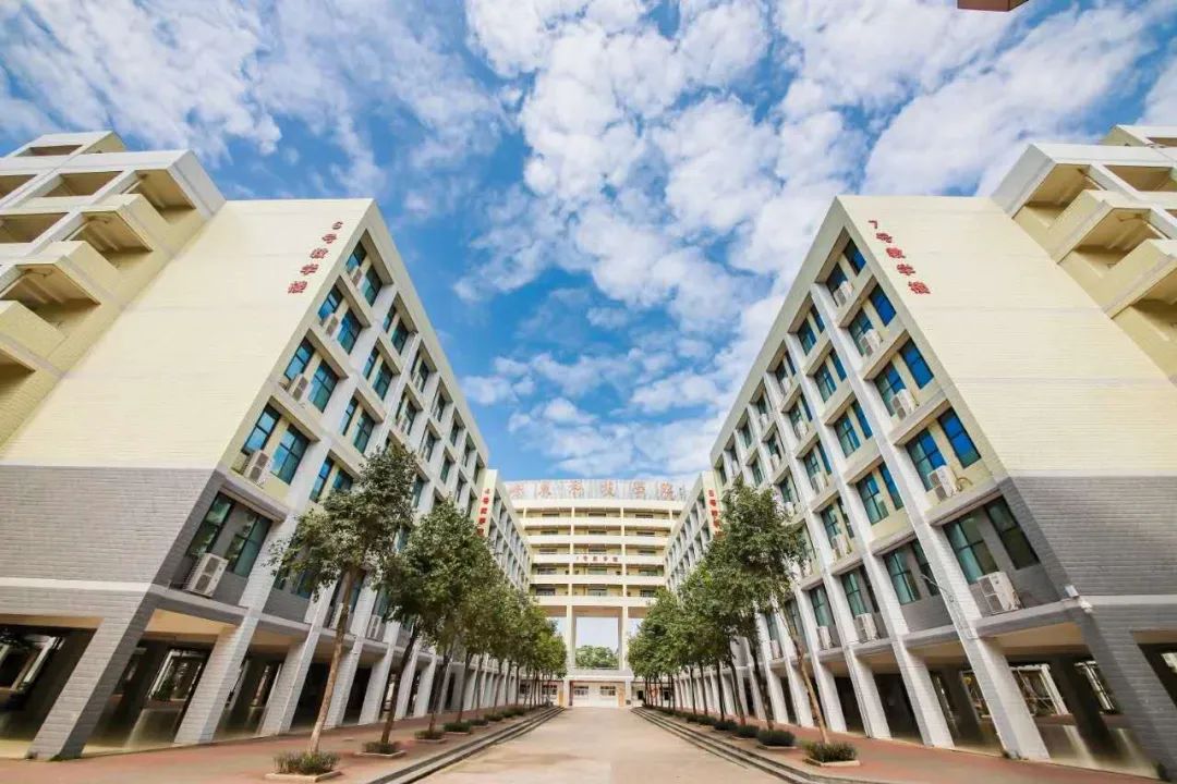 0824ab18972bd4071496520d77899e510eb309e8.jpg 图片